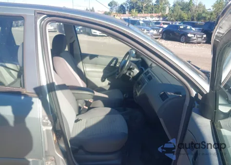 2005 Ford Focus Zx4 z USA, uszkodzony, nr VIN 1FAFP34N15W236504